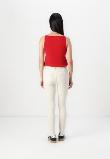 Короткие джинсы