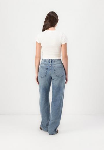 Прямые джинсы