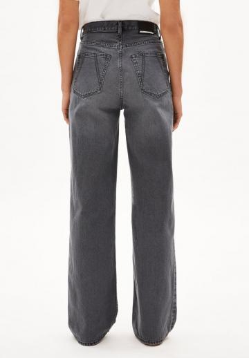 Клешеные джинсы