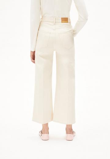 Короткие джинсы