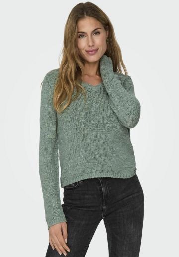 Пуловер в полоску