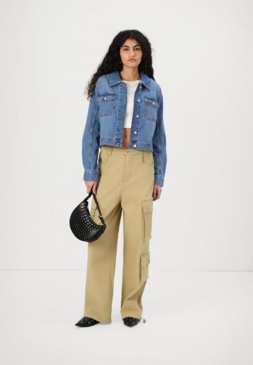 Джинсовая куртка