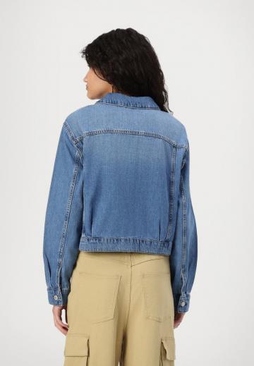 Джинсовая куртка