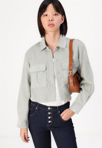 Куртка с накладнымит карманами