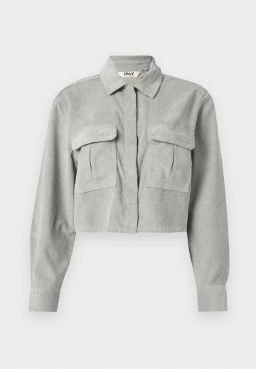 Куртка с накладнымит карманами