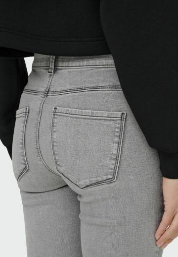 Узкие джинсы