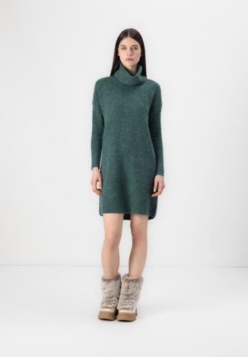 Вязаное платье