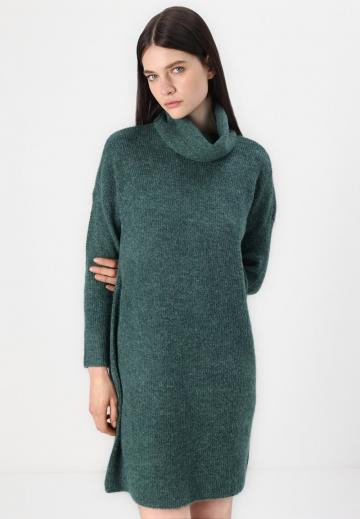 Вязаное платье
