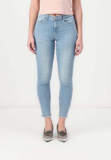 Узкие джинсы