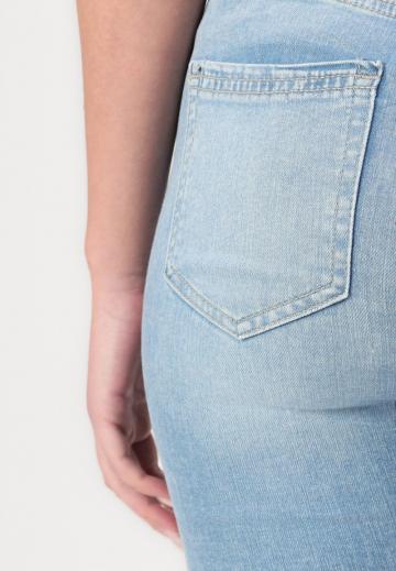 Узкие джинсы
