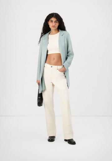 Пальто из искусственной кожи