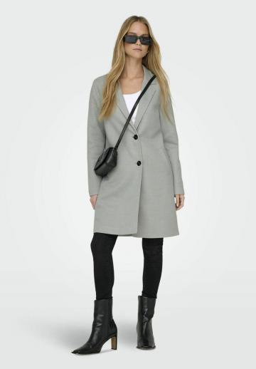 Короткое пальто