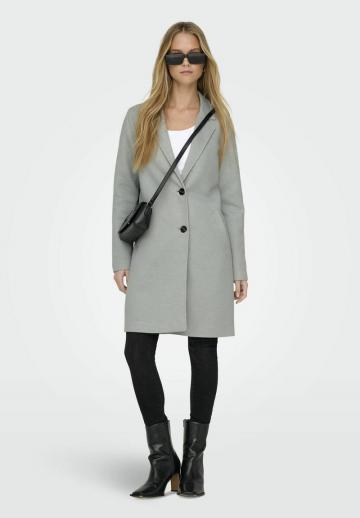 Короткое пальто