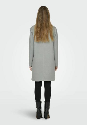 Короткое пальто