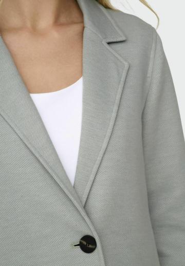 Короткое пальто