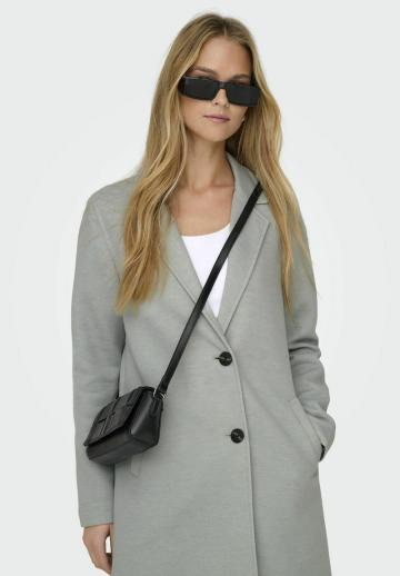 Короткое пальто