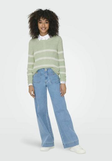 Пуловер в полоску