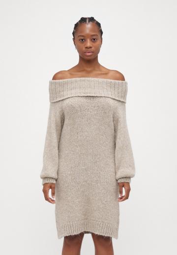 Вязаное платье