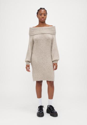 Вязаное платье