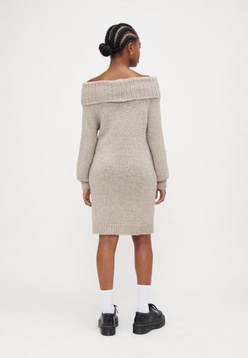 Вязаное платье