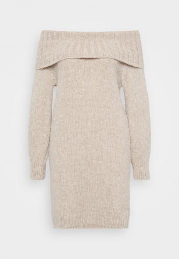 Вязаное платье