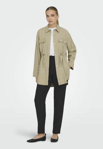 Куртка с накладнымит карманами