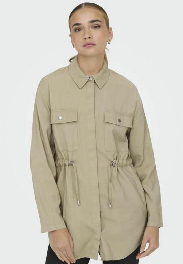 Куртка с накладнымит карманами