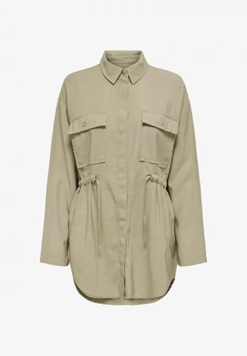 Куртка с накладнымит карманами