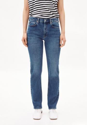 Прямые джинсы