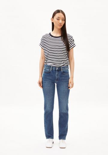 Прямые джинсы