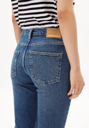 Прямые джинсы