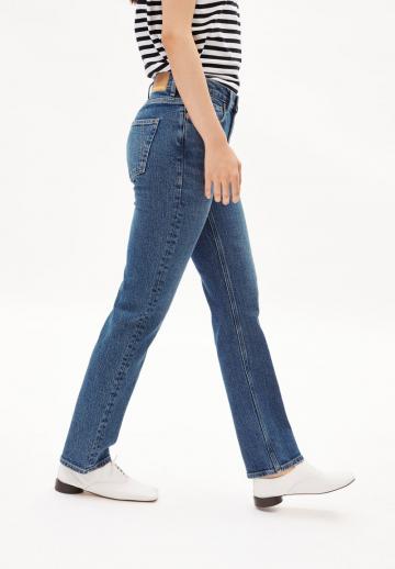 Прямые джинсы