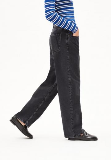Прямые джинсы