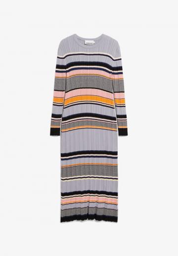 Вязаное платье