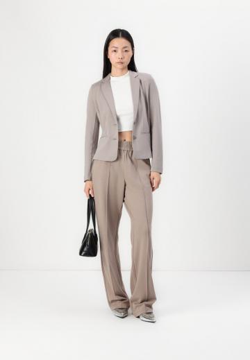 Блейзер с накладными карманами