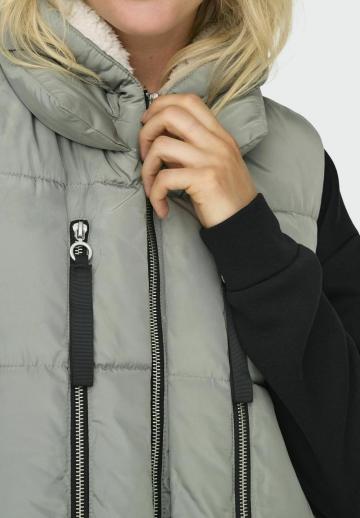 Длинный жилет