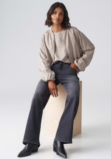 Прямые джинсы