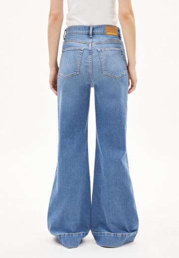 Клешеные джинсы