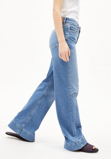 Клешеные джинсы