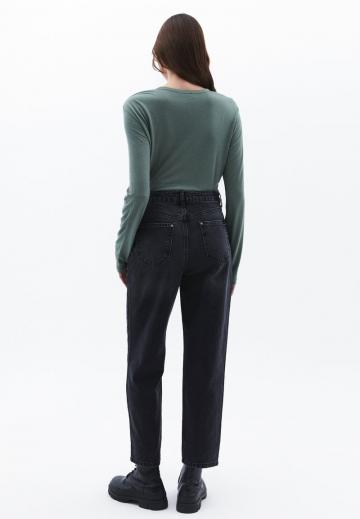 Короткие джинсы