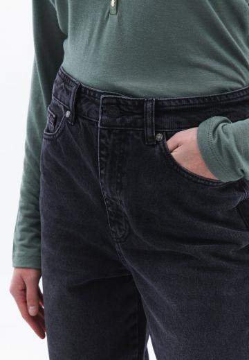 Короткие джинсы