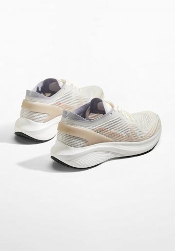 Беговые кроссовки