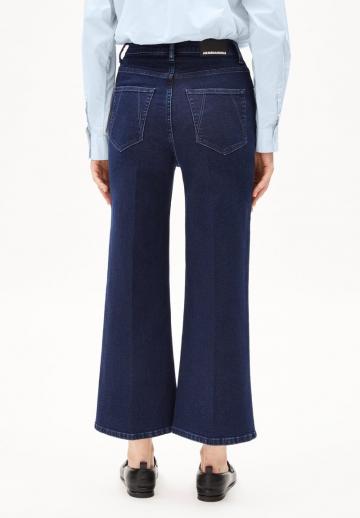 Короткие джинсы