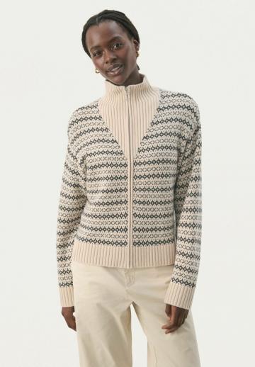 Жаккардовая вязаная кофта