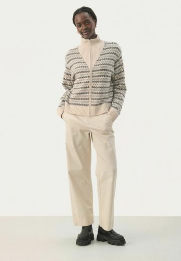 Жаккардовая вязаная кофта