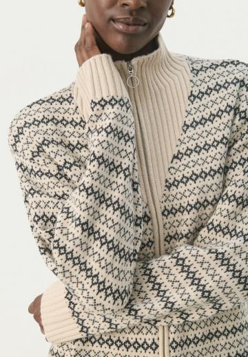 Жаккардовая вязаная кофта