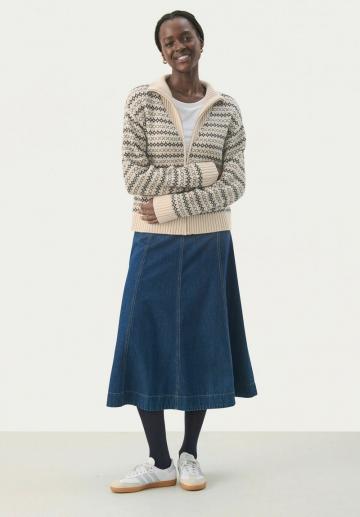 Жаккардовая вязаная кофта