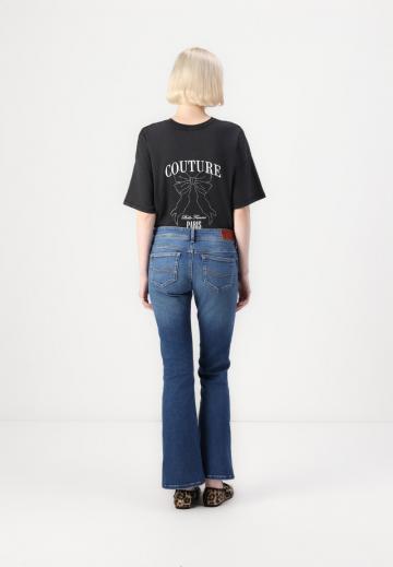 Клешеные джинсы