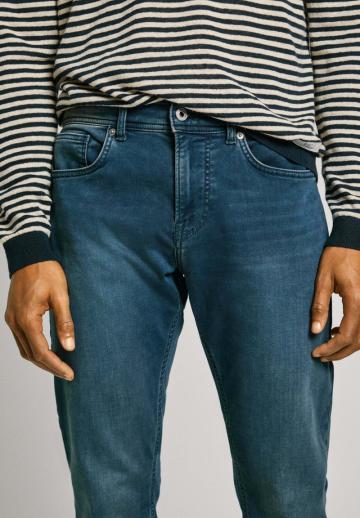 Узкие джинсы