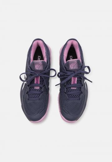 Теннисные кроссовки